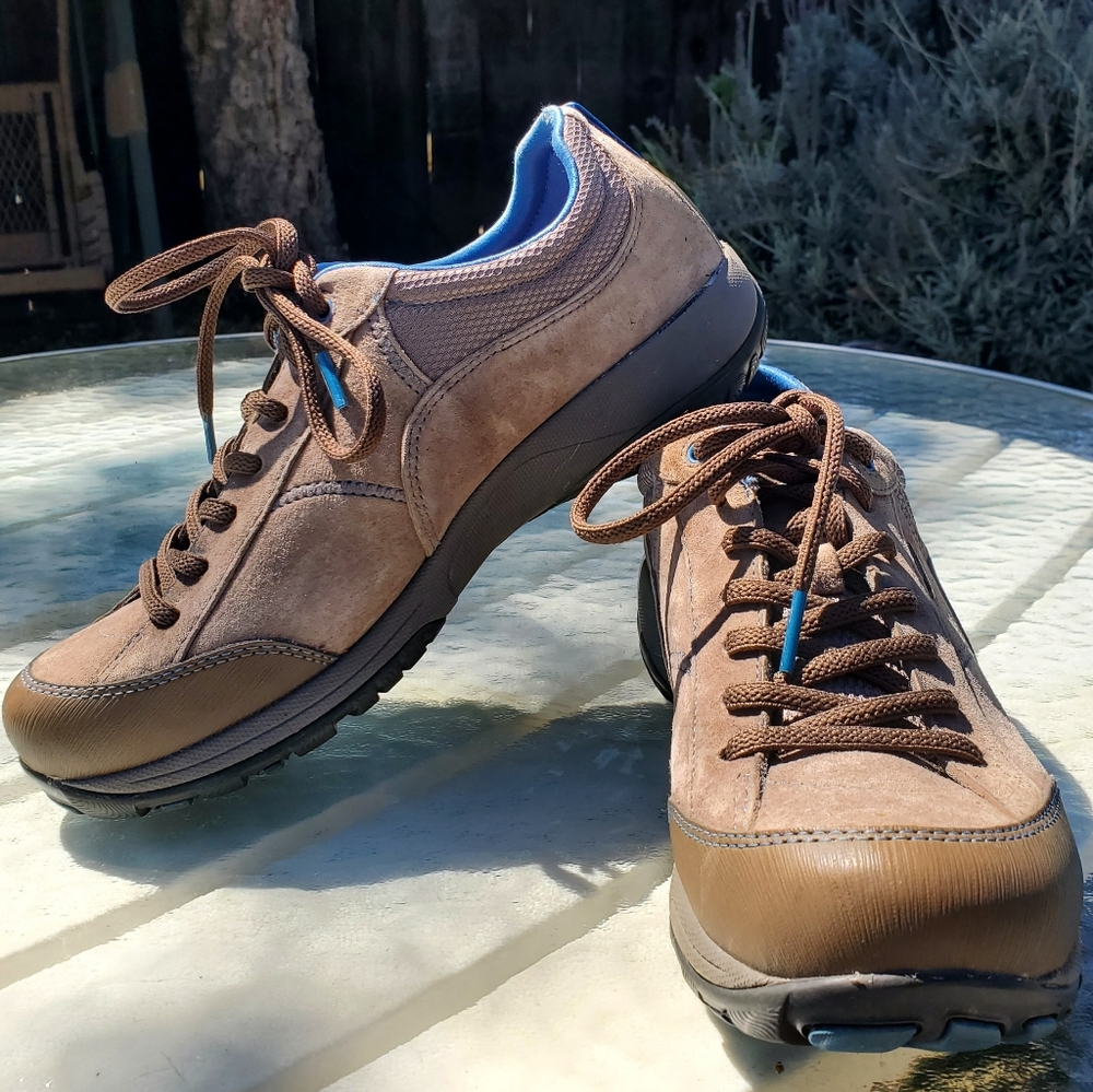 DANSKO WOMEN'S LOW TOP HIKING SHOE EUR 39 US 9.5 GUC